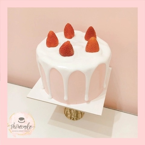 Bánh mini trang trí dâu tây - Bánh kem bơ mini 10-12cm