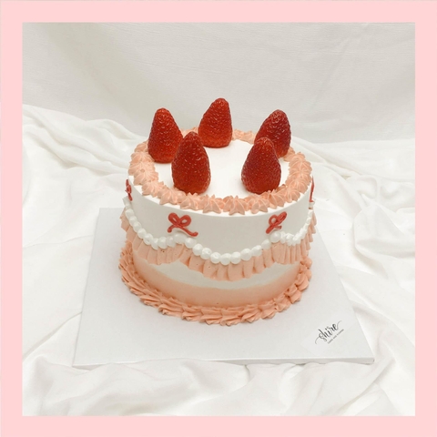 Bánh trang trí dâu kiểu Hàn Quốc - Bánh kem sinh nhật