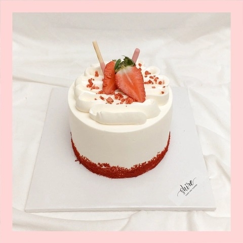 Bánh mini trang trí dâu tây - Bánh kem bơ mini 10-12cm