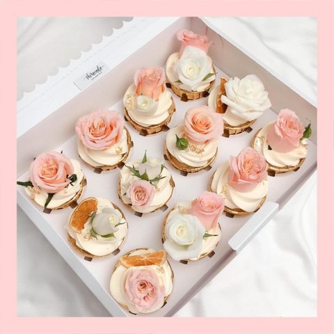 Set cupcake hoa tươi kem sữa - Bánh sinh nhật dạng cupcake ổ nhân mứt đủ vị