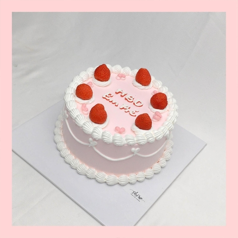 Bánh trang trí dâu kiểu Hàn Quốc - Bánh kem sinh nhật