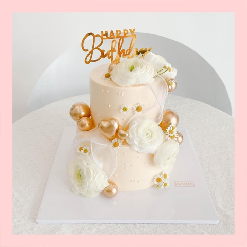 Bánh kem cưới bỏ quả 2 tầng trang trí hoa tươi