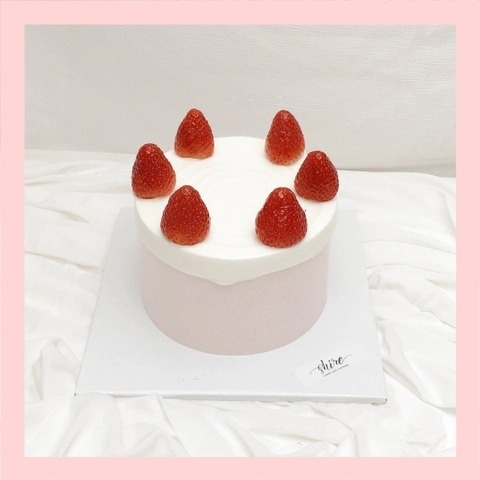 Bánh mini trang trí dâu tây - Bánh kem bơ mini 10-12cm