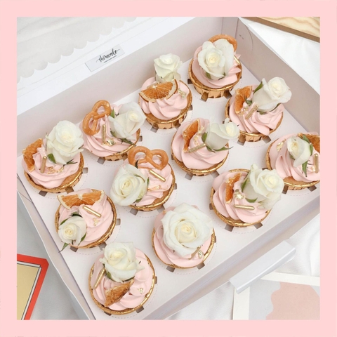 Set cupcake hoa tươi kem sữa - Bánh sinh nhật dạng cupcake ổ nhân mứt đủ vị