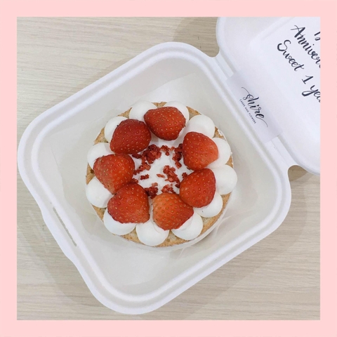 Mini Bento dâu tây - Bánh kem bơ mini hộp bã mía