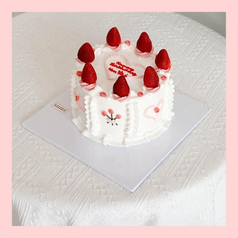 Bánh trang trí dâu kiểu Hàn Quốc - Bánh kem sinh nhật