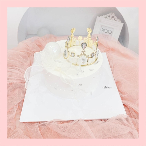 Bánh kem trang trí vương miện - Bánh kem sinh nhật cho nữ