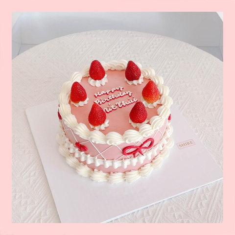 Bánh trang trí dâu kiểu Hàn Quốc - Bánh kem sinh nhật