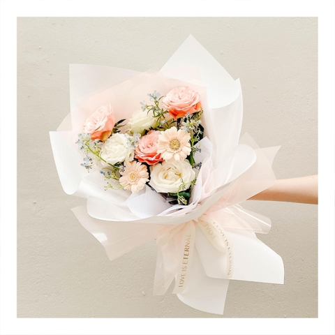 Bó hoa tươi tone cam