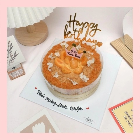 Bông lan trứng muối trang trí phụ kiện hiện đại - Bánh sinh nhật bông lan trứng muối hai loại sốt phô mai và sốt bơ