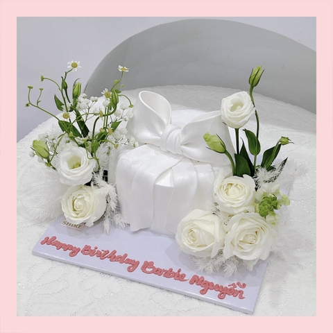 Bánh kem trang trí hoa tươi - Bánh kem sinh nhật cho nữ