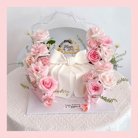 Bánh kem trang trí hoa tươi - Bánh kem sinh nhật cho nữ