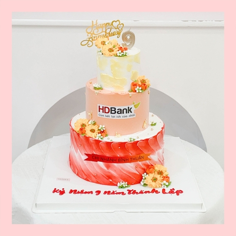 Bánh kem 3 tầng theo logo doanh nghiệp/công ty