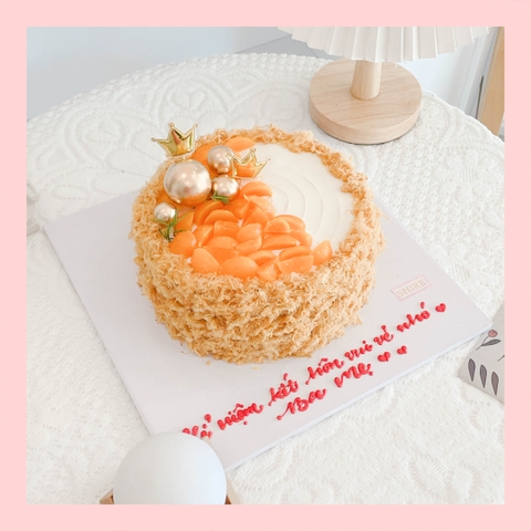 Bông lan trứng muối trang trí phụ kiện hiện đại - Bánh sinh nhật bông lan trứng muối hai loại sốt phô mai và sốt bơ