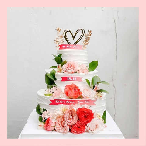 Bánh kem cưới nhà hàng lớn