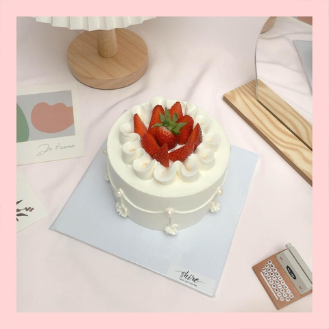 Bánh trang trí dâu - Bánh kem sinh nhật