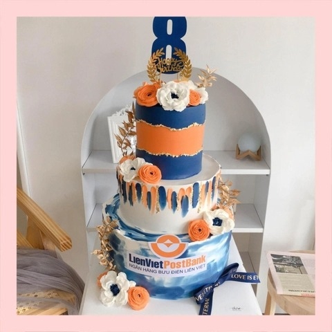 Bánh kem 3 tầng theo logo doanh nghiệp/công ty