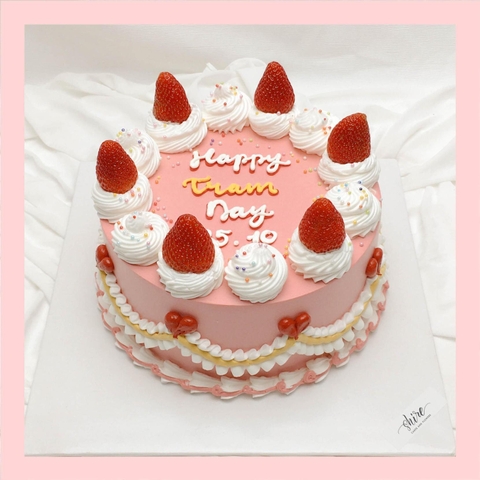 Bánh trang trí dâu kiểu Hàn Quốc - Bánh kem sinh nhật