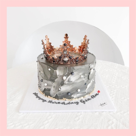 Bánh kem trang trí vương miện - Bánh kem sinh nhật cho nữ