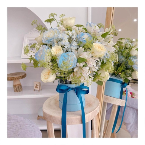 Giỏ/ Hộp hoa tươi tone xanh dương