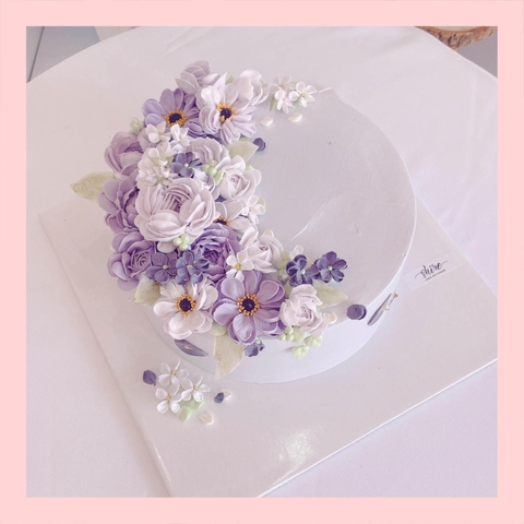 Bánh kem cưới bỏ quả 1 tầng trang trí hoa kem