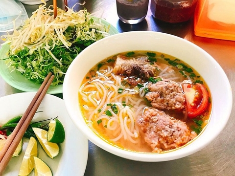 Cách làm bún sườn nấu sấu thanh mát