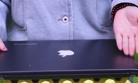 Giữ laptop của bạn luôn mát mẻ bằng hộp đựng trứng