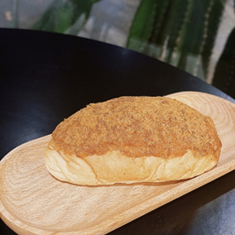 Bánh mì ruốc gà cay/ Spicy Shredded chicken bread