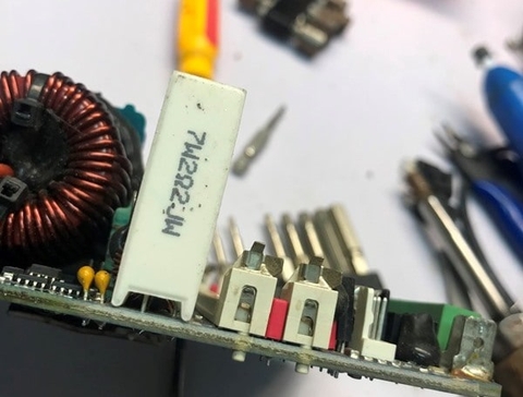 Điện trở công suất 2R2 7W sai số 5%