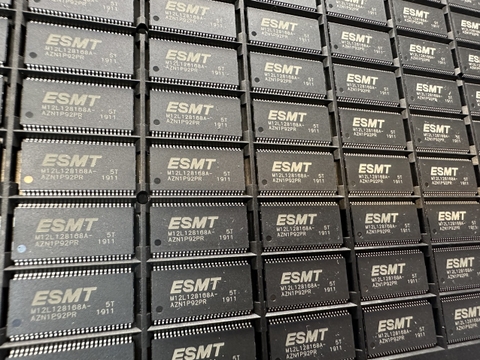 M12L128168A IC ram vang số ESMT M12L128168A-5T M12L128168A mới