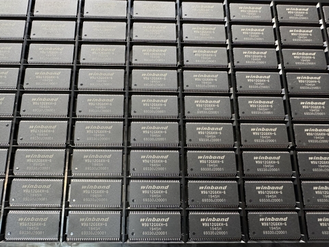 Ram vang số W9812G6KH-6 W9812G6KH TSOP(II)-54 128Mbit chính hãng Winbond