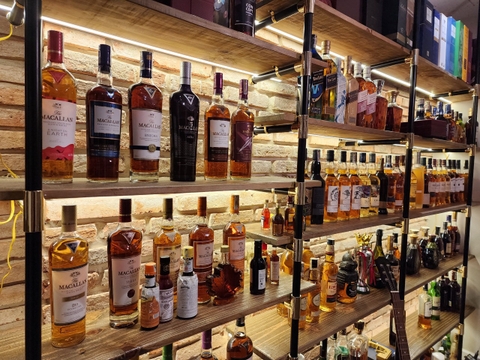 Một số mẫu kệ rượu Vang phù hợp với không gian phòng khách nhà bạn