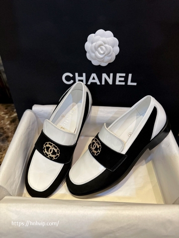 CHANEL Loafers Black and white Patent Calfskin G39606