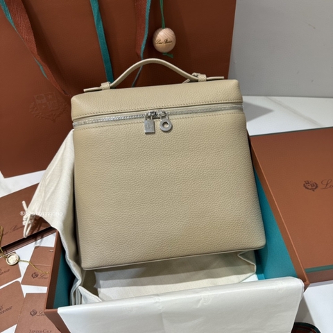 Loro Piana Extra Pocket backpack L23.5 Grained Calfskin FAN4041