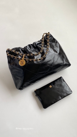 Chanel 22 hobo bag