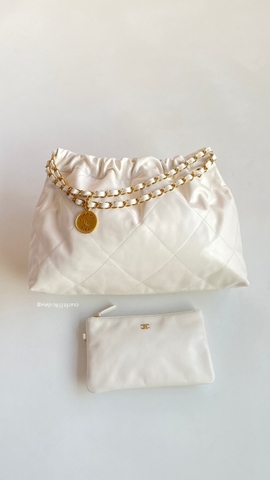 Chanel 22 hobo bag