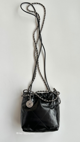 Chanel 22 mini black