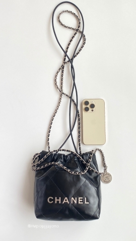 Chanel 22 mini black