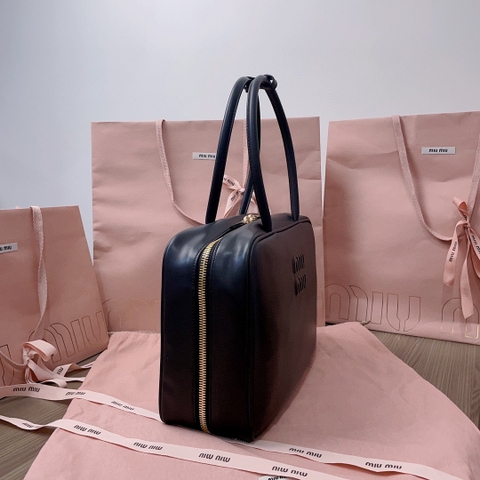 Miu Miu 5BB117_2DDJ_F0002_V_MON Leather Beau bag black M1