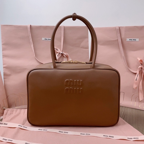 Miu Miu 5BB117_2DDJ_F0046_V_MON Leather Beau bag cognac M1