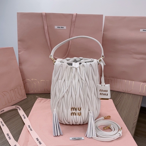 Miu Miu 5BE084_N88_F0009_V_OOO Matelassé nappa leather bucket bag