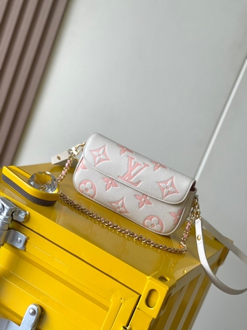Louis Vuitton M83026 Wallet on Chain Ivy