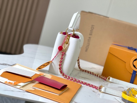 Louis Vuitton M22121 Capucines mini