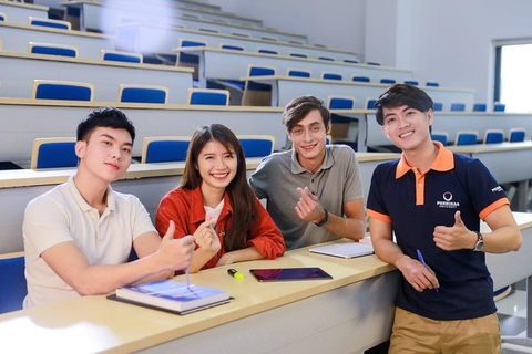 Học ngành Ngôn ngữ Anh có khó không? Có nên học ngành này không?