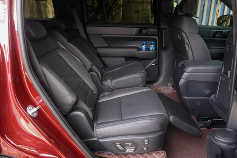 Độ nâng đỡ chân (gác chân) tự động chống mỏi Hyundai Santa Fe 2025