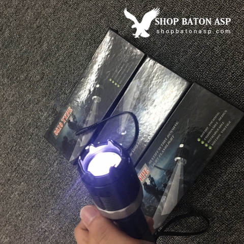 Đèn Pin chích điện Police 8810 - 1