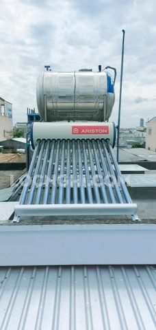 Máy nước nóng năng lượng mặt trời Ariston 160 lít (không lắp)