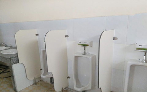 [Dịch vụ] Lắp đặt vách ngăn tiểu nam