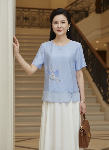 M COLLECTION | Áo Kiểu Nữ Trung Niên Tặng Mẹ Bà Chất Vải Lụa Hàn Thêu Hoa Cổ Tròn Tay Ngắn A12342