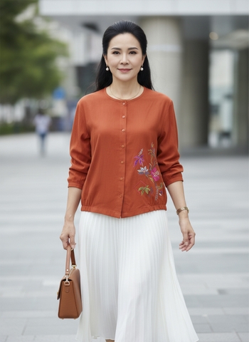 M COLLECTION | Áo Kiểu Nữ Trung Niên Tặng Mẹ, Bà Cổ Tròn Cài Nút Cotton Cát Thêu Hoa Tay Lỡ A12930